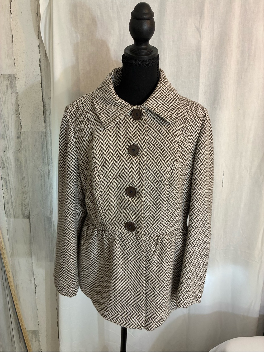 Women’s Textured Button-Front Coat in Beige and Brown Sz M